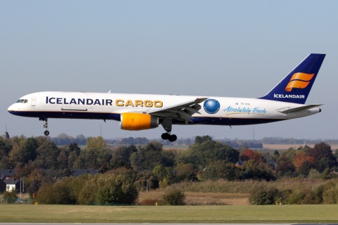 TF-FIG - 757-23APF - Icelandair - LGG - 23-10-2011