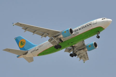 UK31002 - A310-324 - Uzbekistan Airways - DXB - 08-04-2011