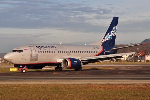 VP-BRK - 737-5Y0 - Nordavia - SZG - 09-01-2011b