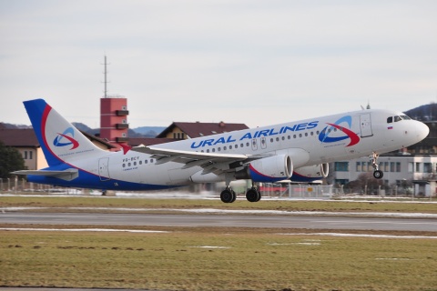 VQ-BCY - A320-214 - Ural Airlines - SZG - 09-01-2011