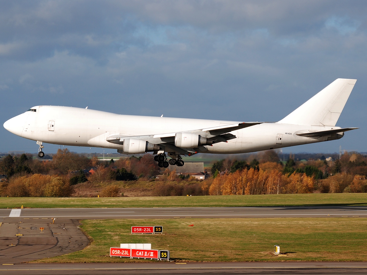 4X-ICO - 747-230F - Cargo Airlines - LGG - 25-11-2012