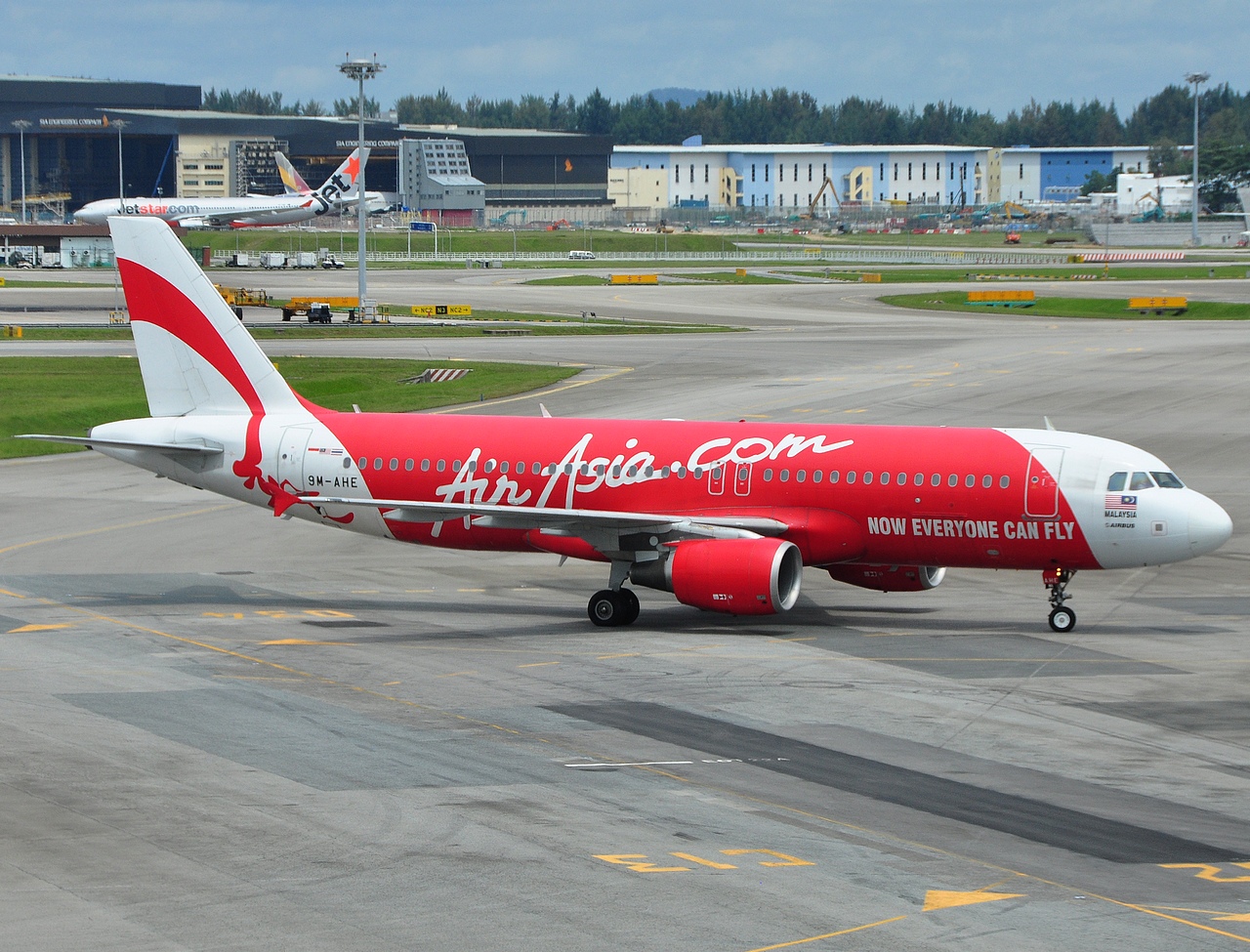 9M-AHE - A320-216 - AirAsia - SIN - 31-01-2012