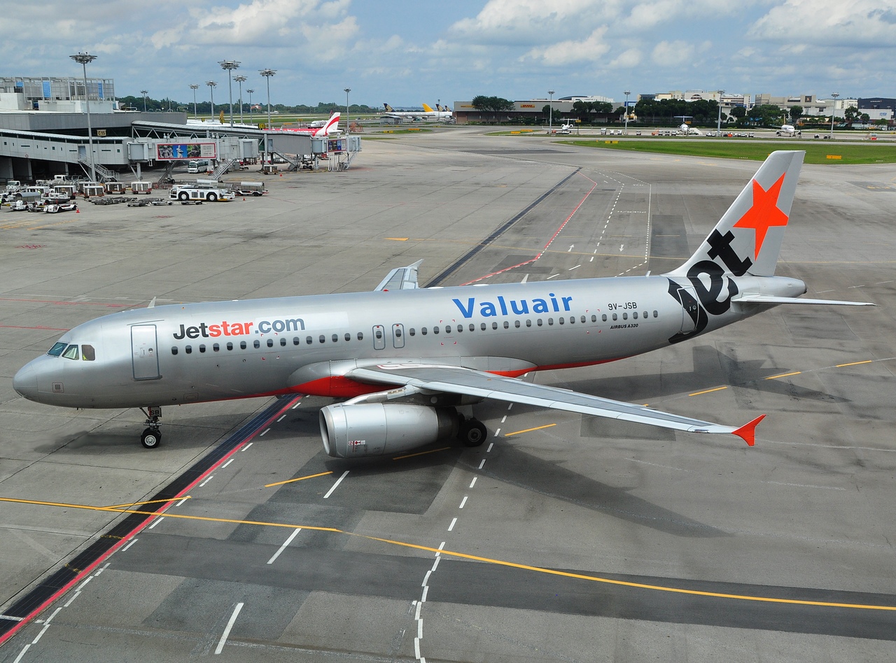 9V-SJB - A320-232 - Jetstar Asia - SIN - 31-01-2012
