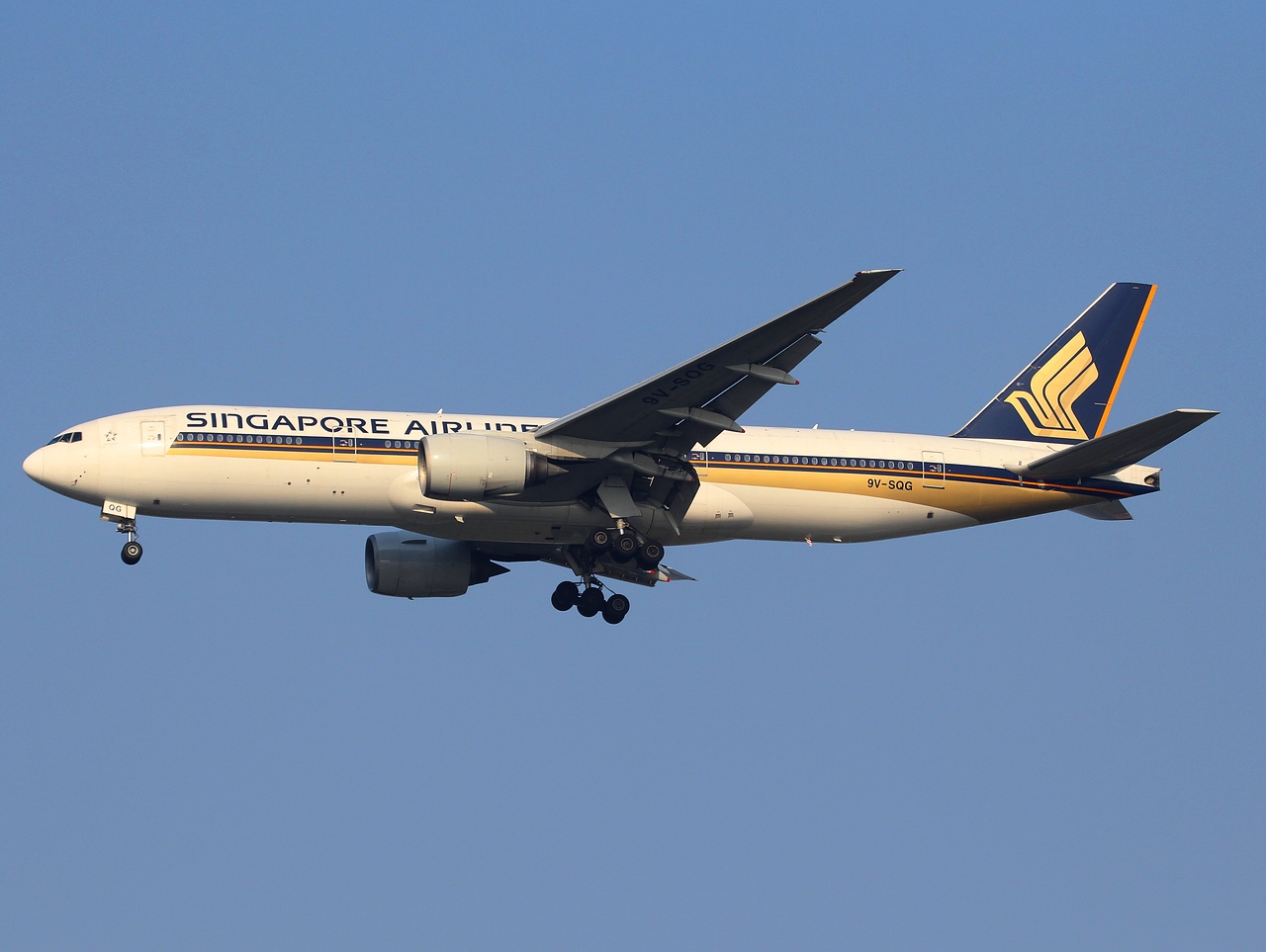 9V-SQG - 777-212(ER) - Singapore Airlines - BKK - 25-01-2012