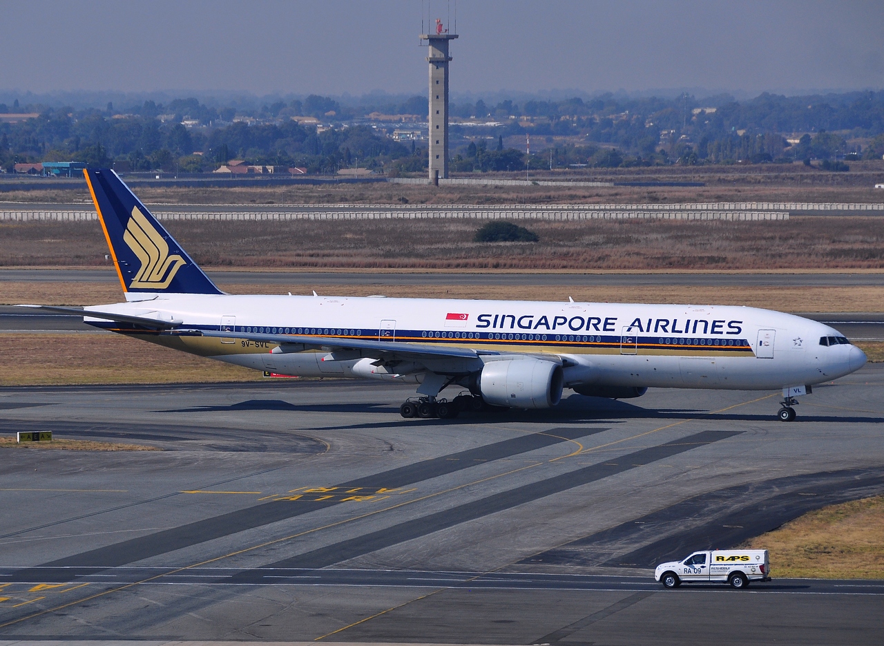 9V-SVL - 777-212(ER) - Singapore Airlines - JNB - 26-05-2012
