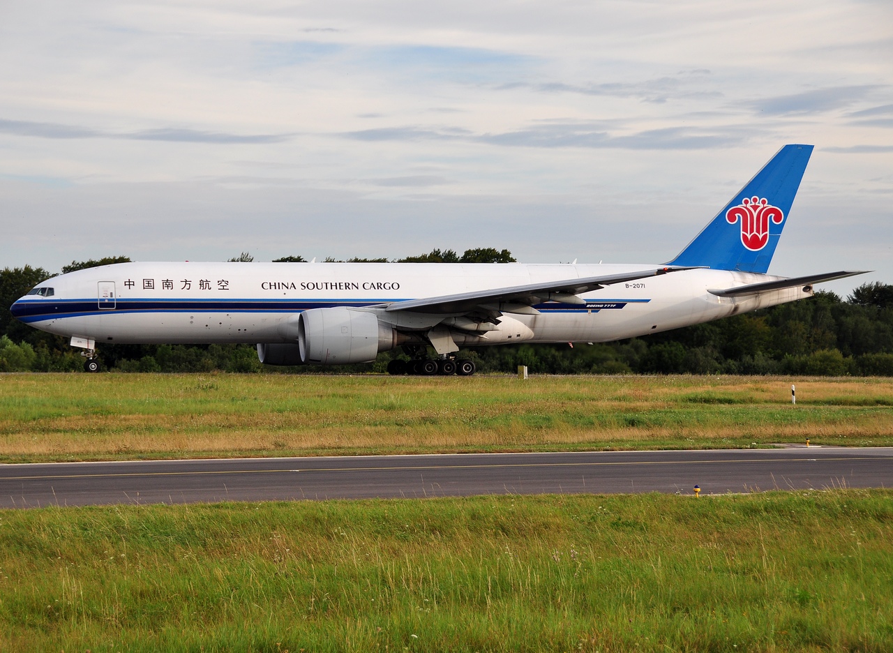 B-2071 - 777-F1B - China Southern Airlines - LUX - 02-09-2012b
