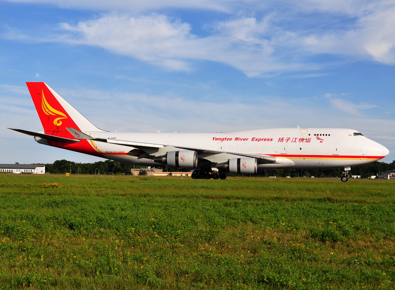 B-2435 - 747-481D - Yangtze River Express - LUX - 02-09-2012
