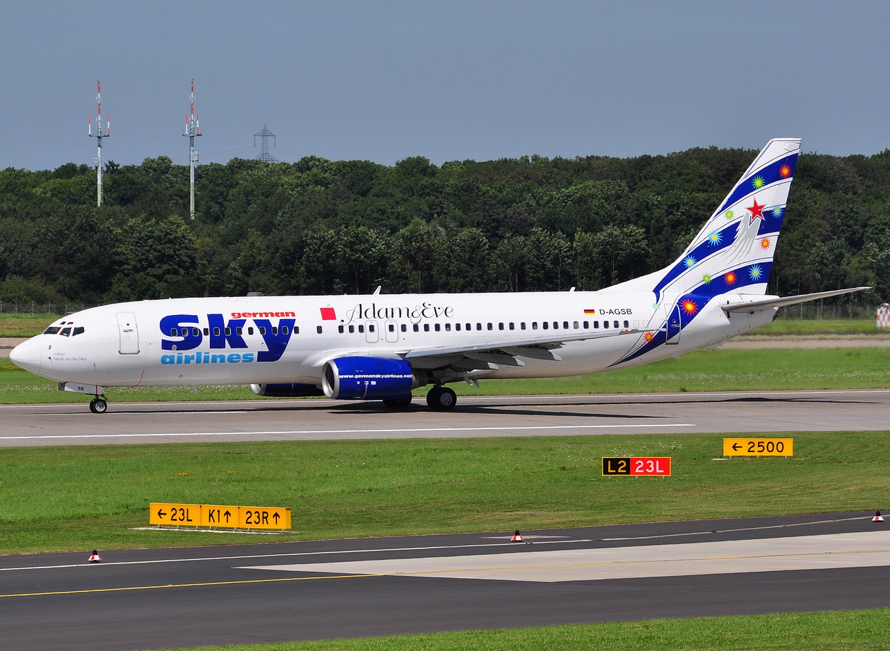 D-AGSB - 737-883(WL) - German Sky Airlines - DUS - 04-08-2012