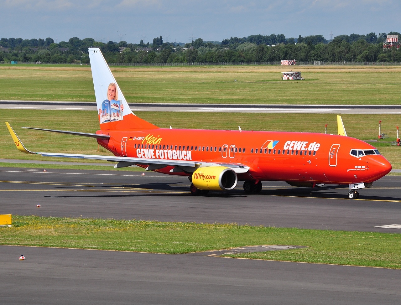 D-AHFZ - 737-8K5(WL) - TUIfly - DUS - 07-07-2012b