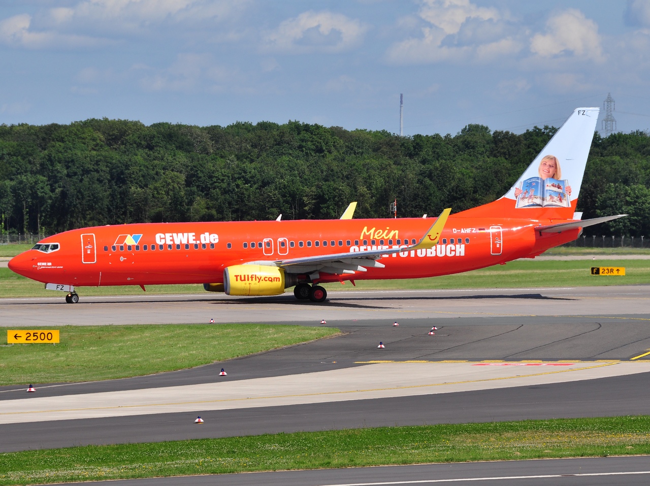 D-AHFZ - 737-8K5(WL) - TUIfly - DUS - 07-07-2012c