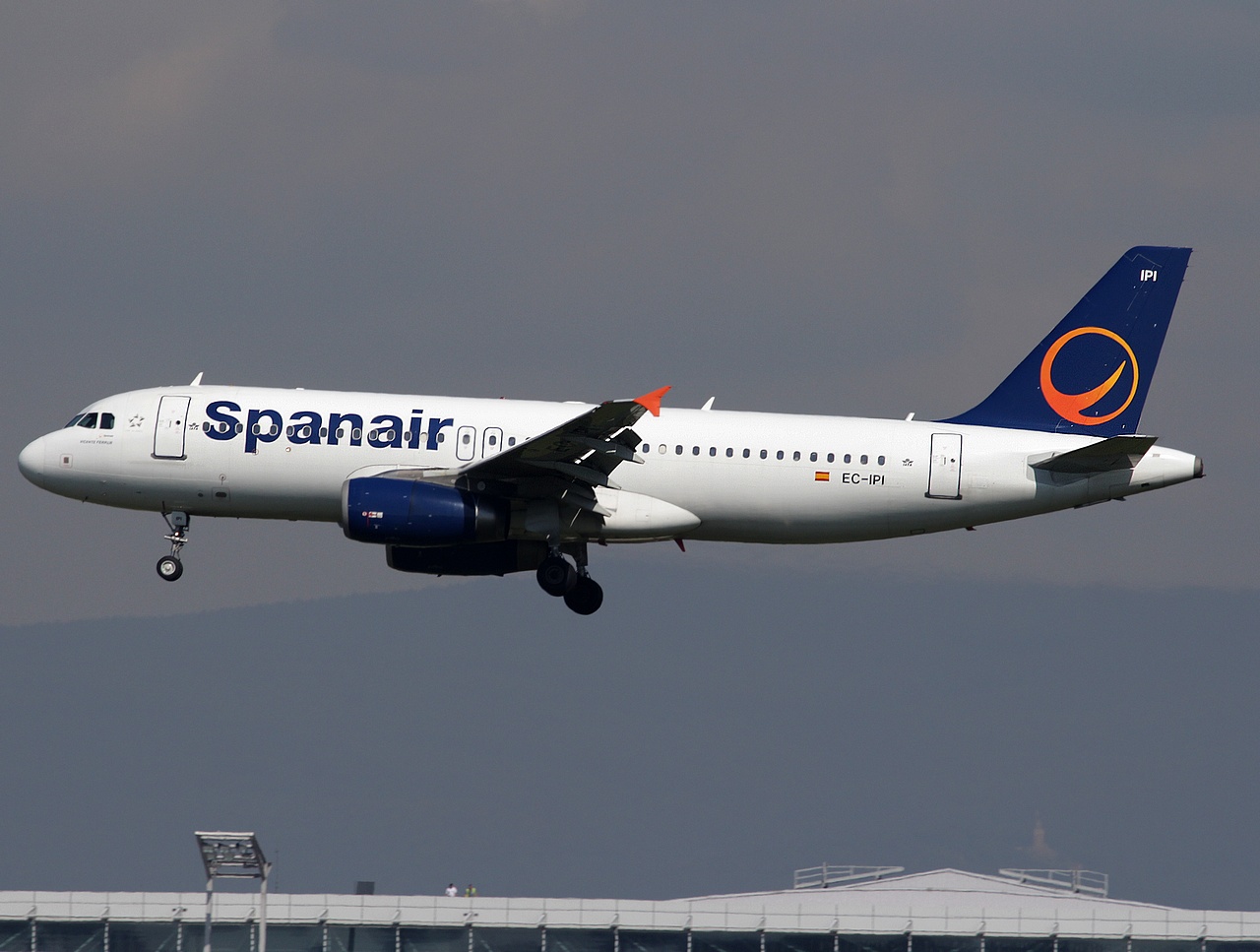 EC-IPI - A320-232 - Spanair - FRA - 17-08-2012b
