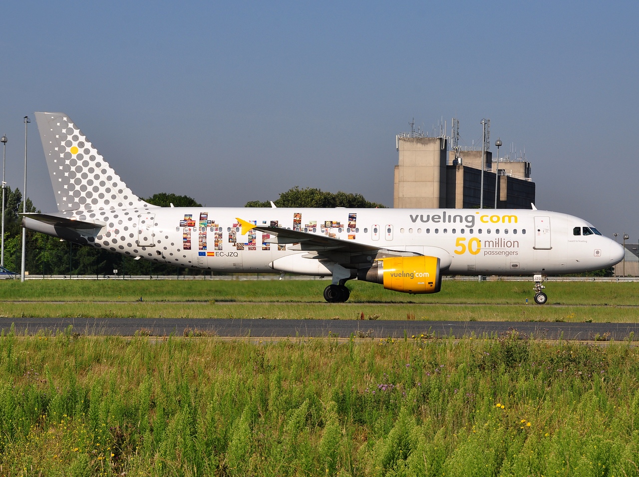 EC-JZQ - A320-214 - Vueling - CDG - 10-08-2012
