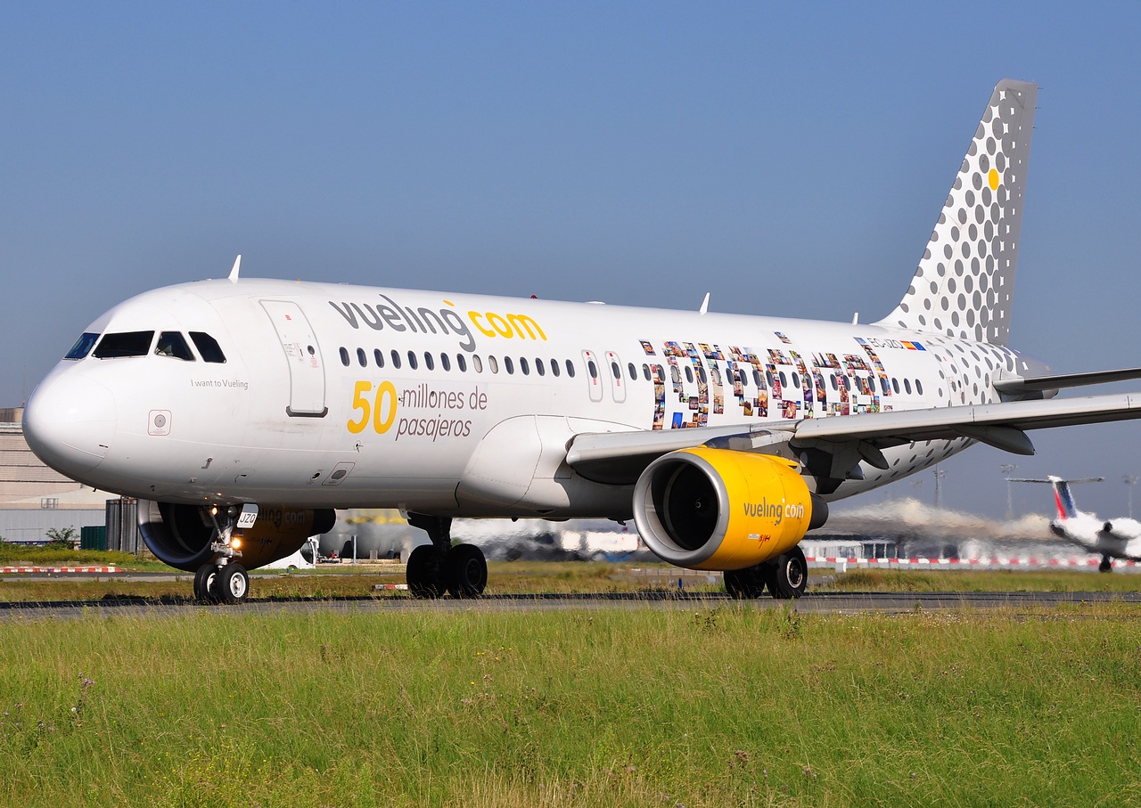 EC-JZQ - A320-214 - Vueling - CDG - 10-08-2012b