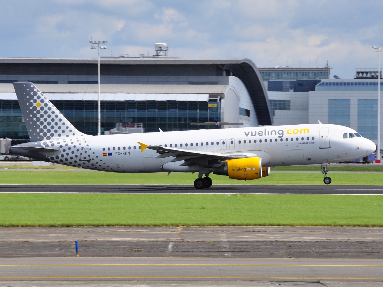 EC-KHN - A320-216 - Vueling - BRU - 12-07-2012