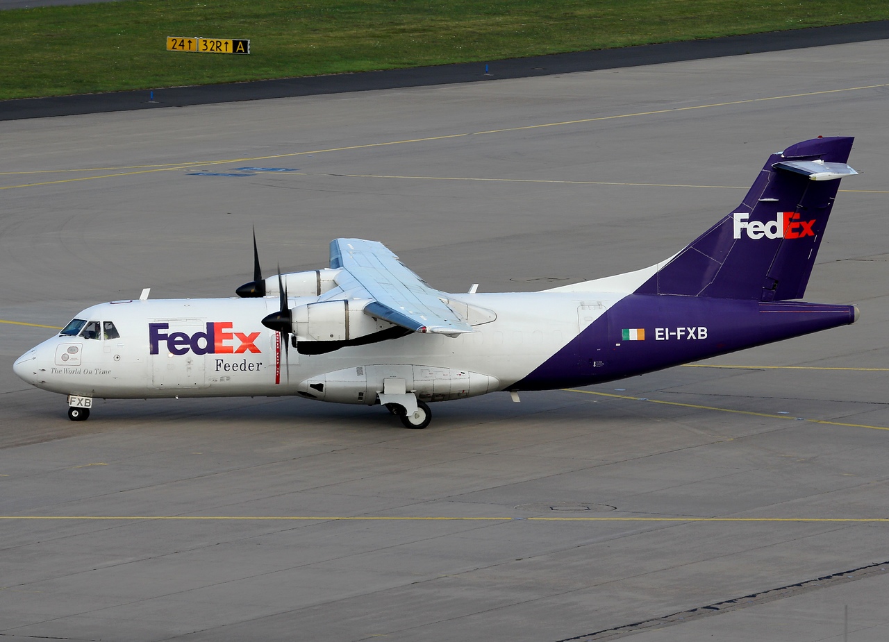 EI-FXB - ATR 42-300 - Federal Express (FedEx) - CGN - 01-08-2012
