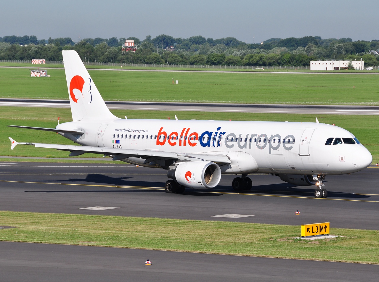 EI-LIS - A320-214 - Belle Air Europe - DUS - 01-08-2012