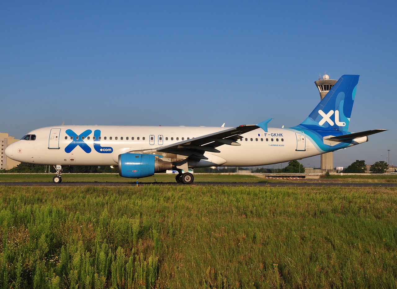 F-GKHK - A320-211 - XL Airways France - CDG - 10-08-2012