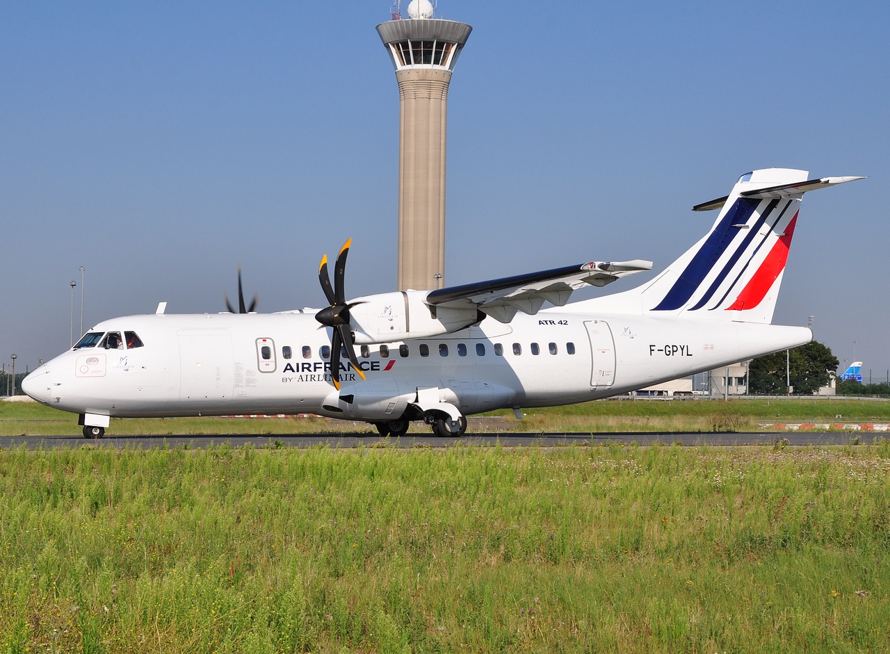 F-GPYL - ATR 42-500 - Air France  - CDG - 10-08-2012