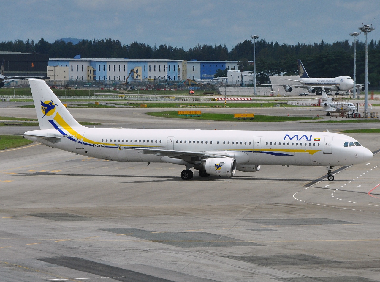 F-GYAZ - A321-111 - Myanmar Airways International - SIN - 31-01-2012