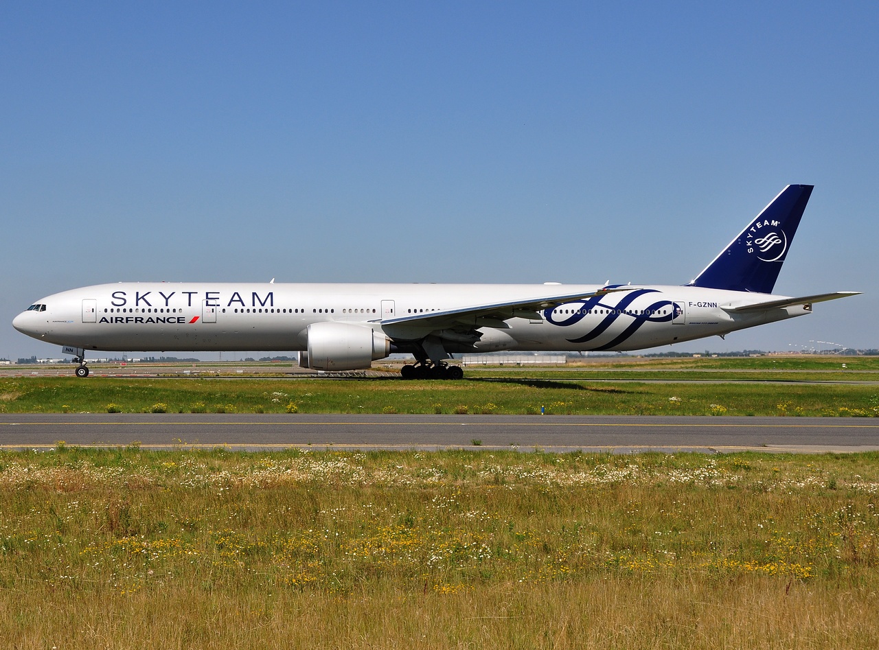 F-GZNN - 777-328(ER) - Air France - CDG - 10-08-2012