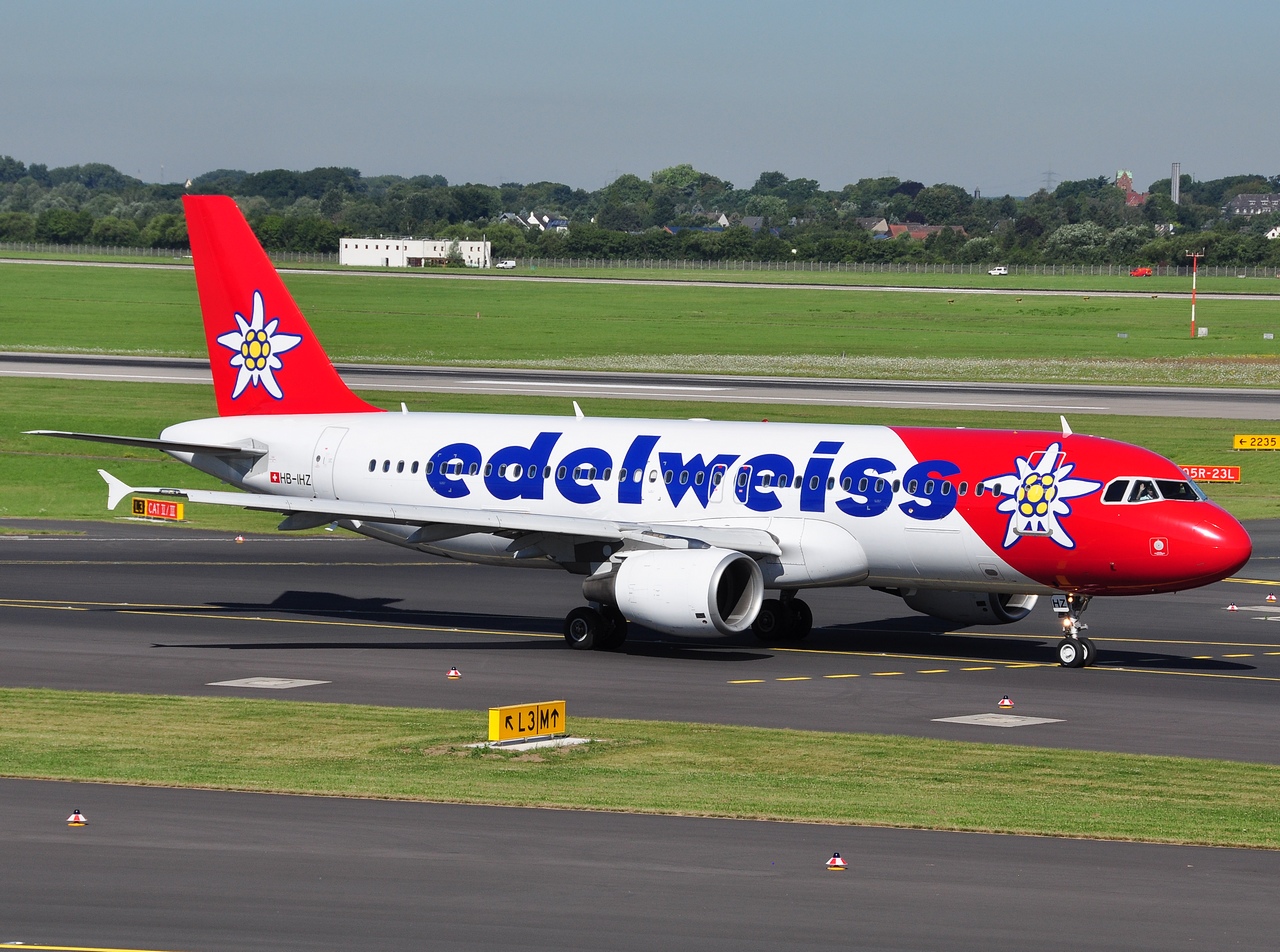 HB-IHZ - A320-214 - Edelweiss Air - DUS - 01-08-2012