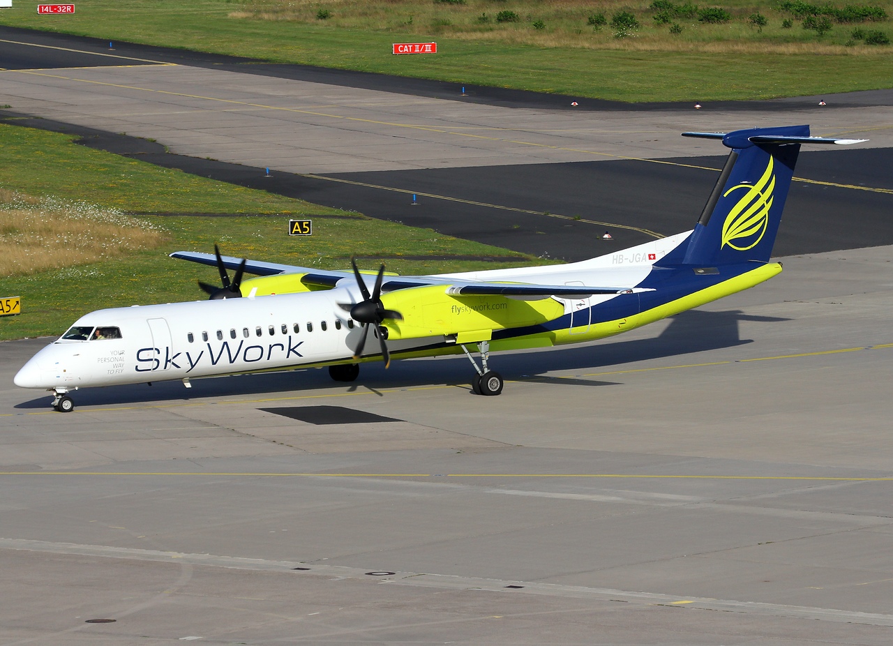 HB-JGA - DHC-8-402Q - SkyWork Airlines - CGN - 01-08-2012