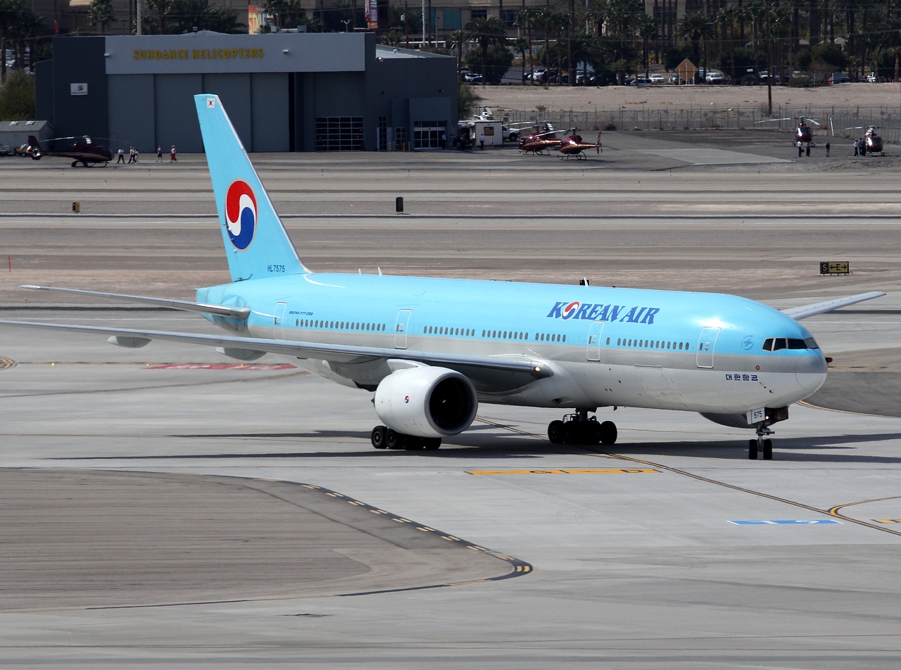 HL7575 - 777-2B5(ER) - Korean Air Lines - LAS - 05-03-2012