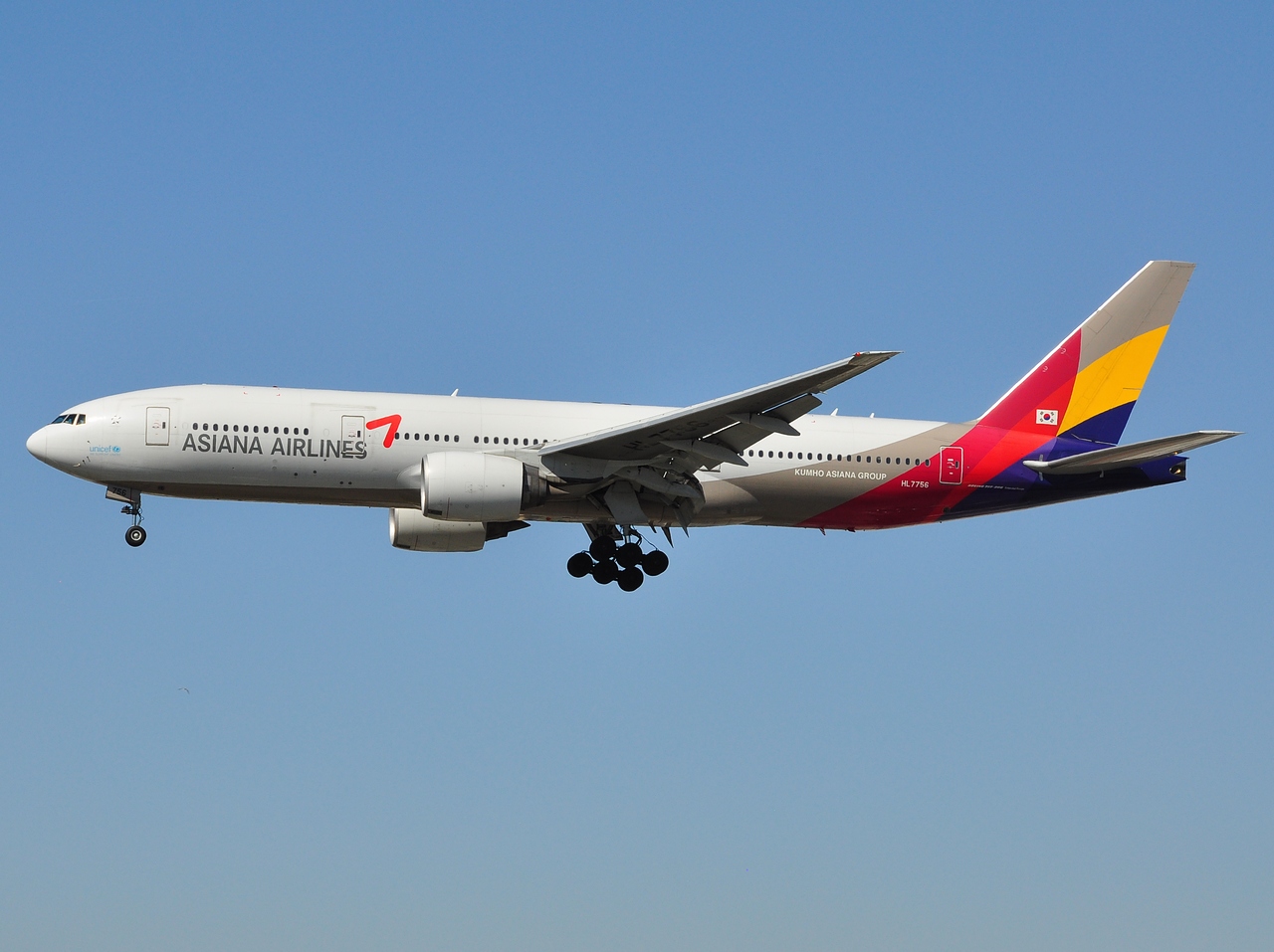 HL7756 - 777-28E(ER) - Asiana Airlines - LAX - 08-03-2012