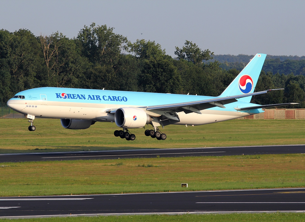 HL8251 - 777-FB5 - Korean Air Lines - BRU - 09-08-2012