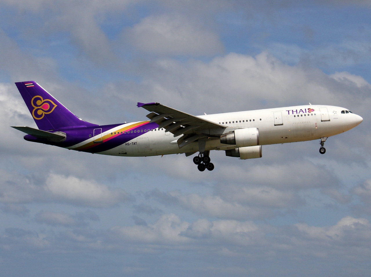 HS-TAT - A300-622R - Thai Airways International - HKT - 01-02-2012