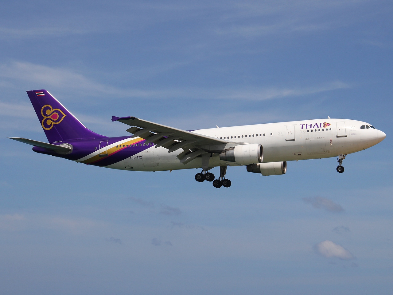HS-TAY - A300-622R - Thai Airways International - HKT - 03-02-2012