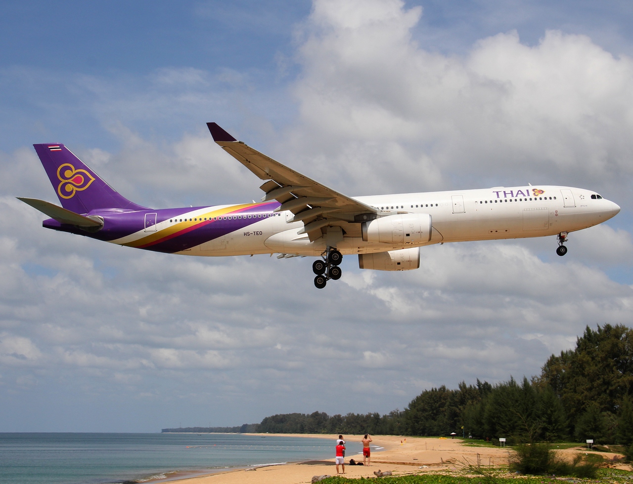 HS-TEO - A330-343 - Thai Airways International - HKT - 01-02-2012