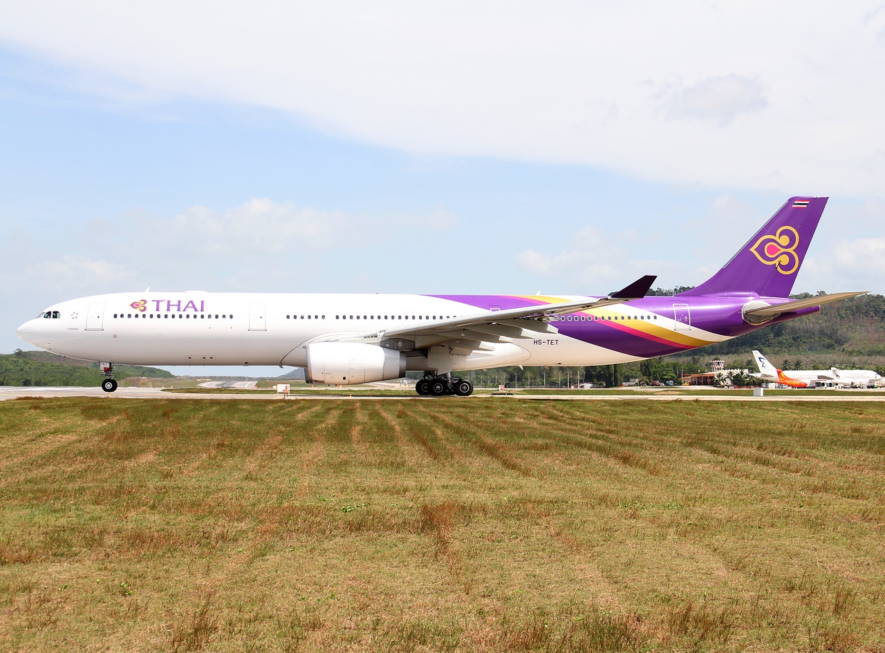 HS-TET - A330-343 - Thai Airways International - HKT - 01-02-2012b