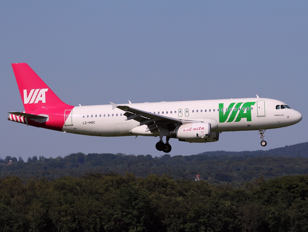 LZ-MDC - A320-232 - Air Via - CGN - 01-08-2012