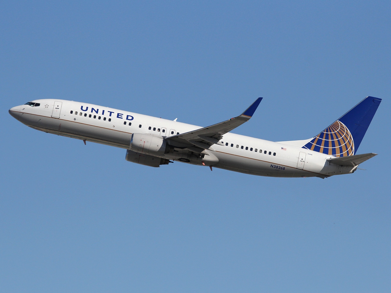 N38268 - 737-824(WL) - United Airlines - LAX - 04-03-2012