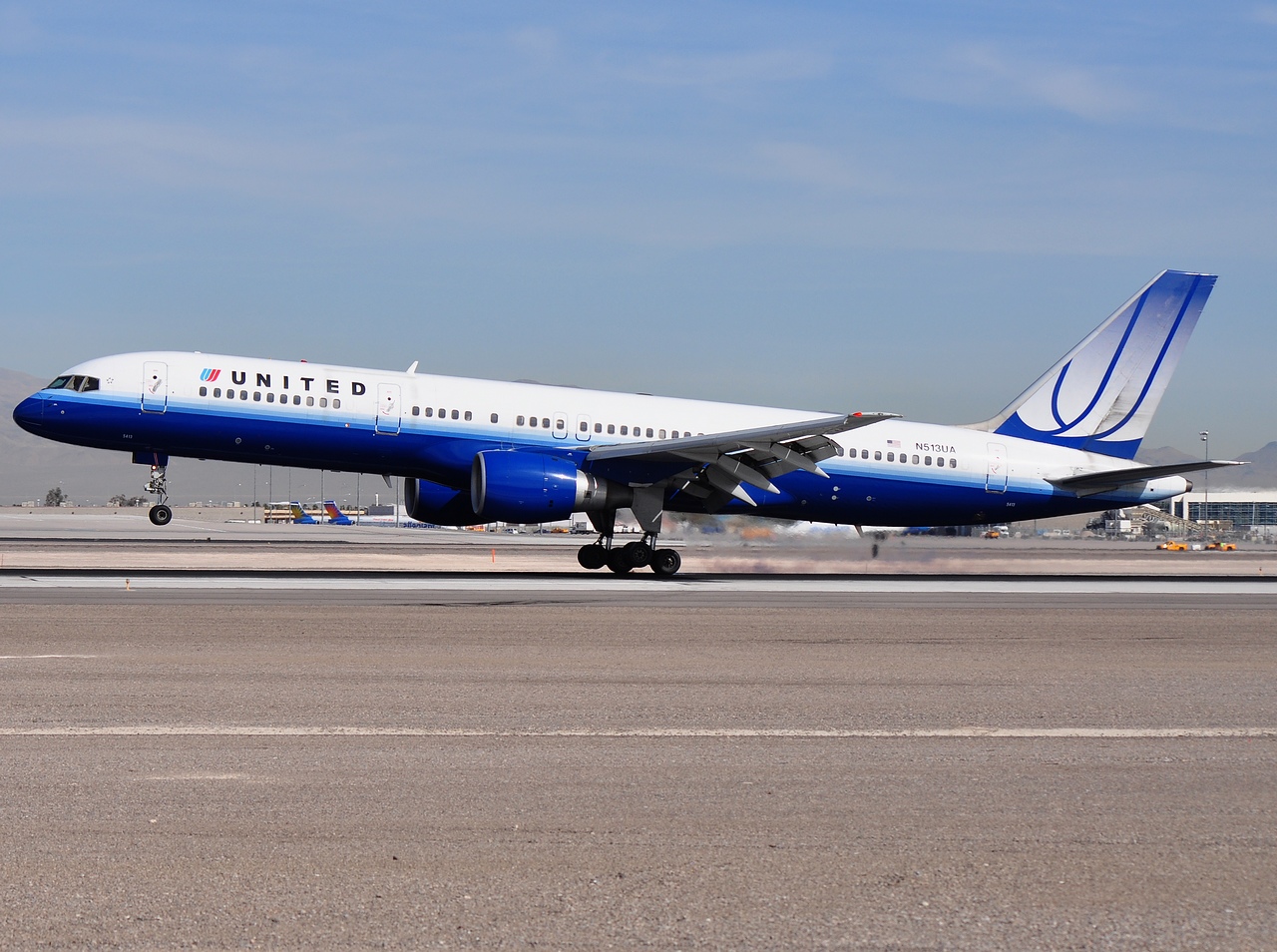 N513UA - 757-222 - United Airlines - LAS - 05-03-2012