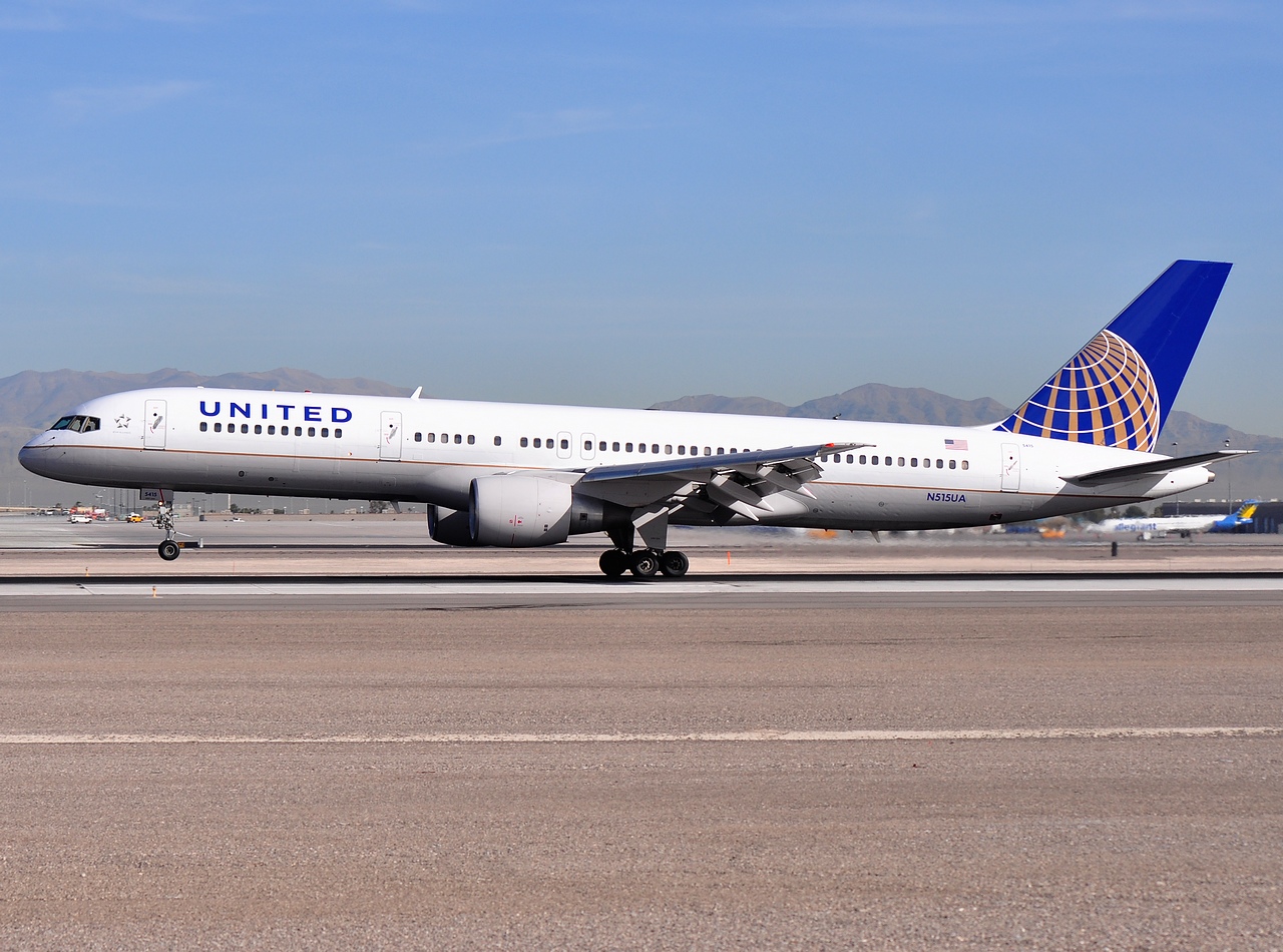 N515UA - 757-222 - United Airlines - LAS - 05-03-2012
