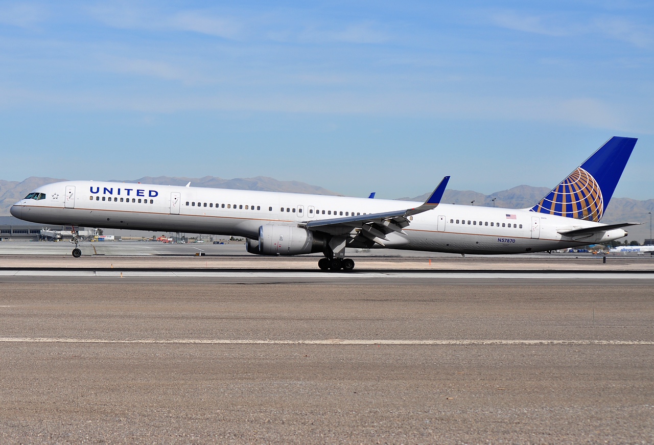 N57870 - 757-33N(WL) - United Airlines - LAS - 05-03-2012