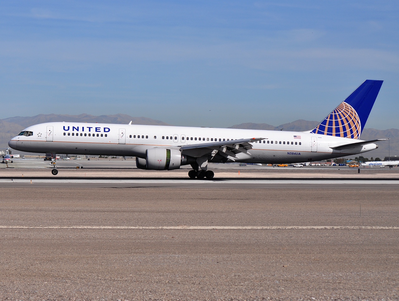 N584UA - 757-222 - United Airlines - LAS - 05-03-2012