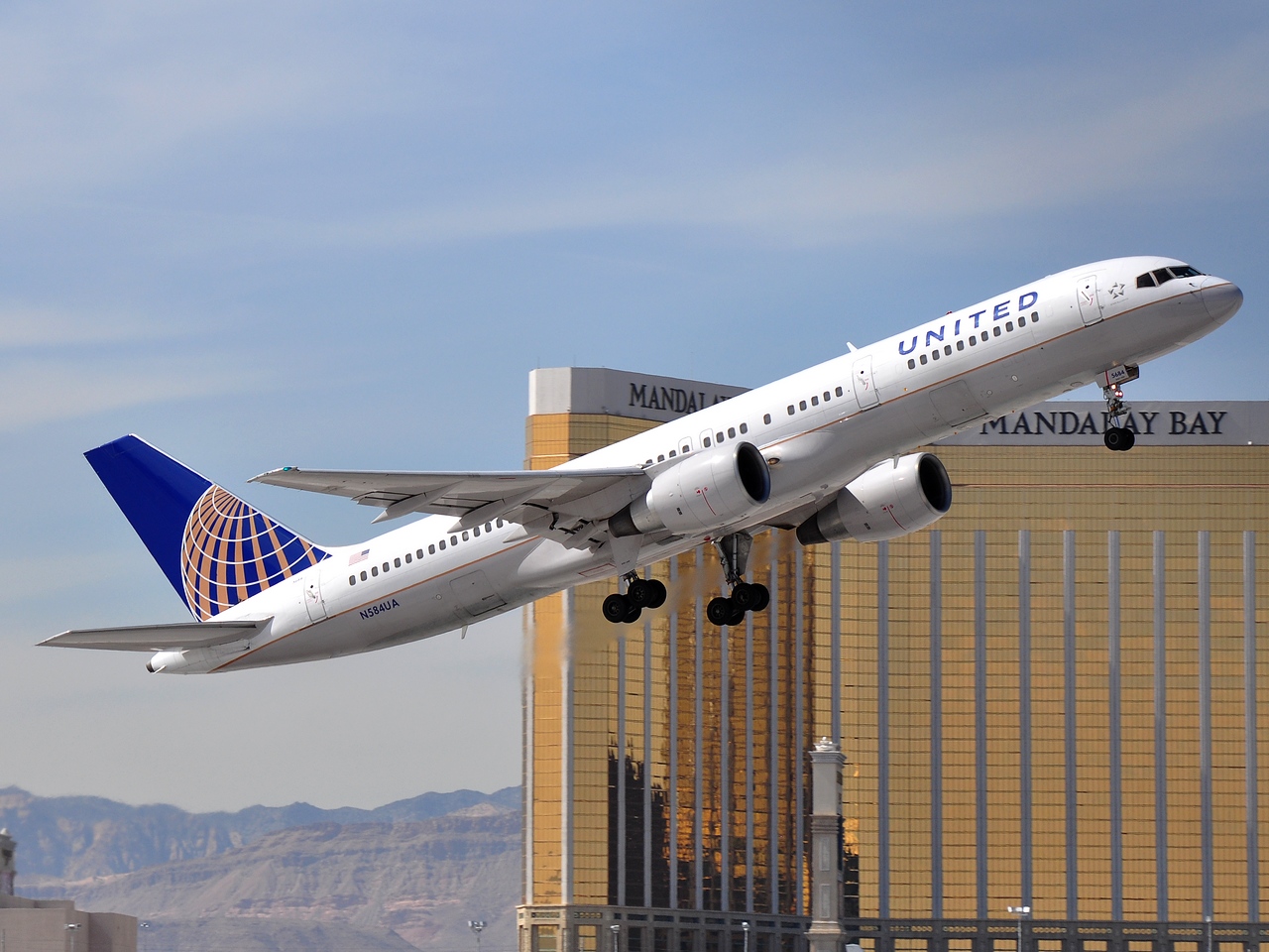 N584UA - 757-222 - United Airlines - LAS - 05-03-2012b
