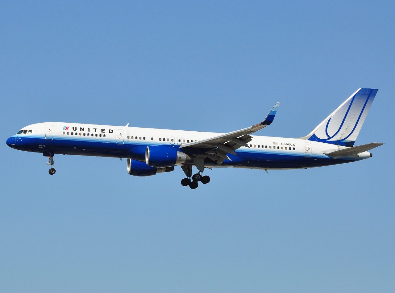 N590UA - 757-222(WL) - United Airlines - LAX - 08-03-2012