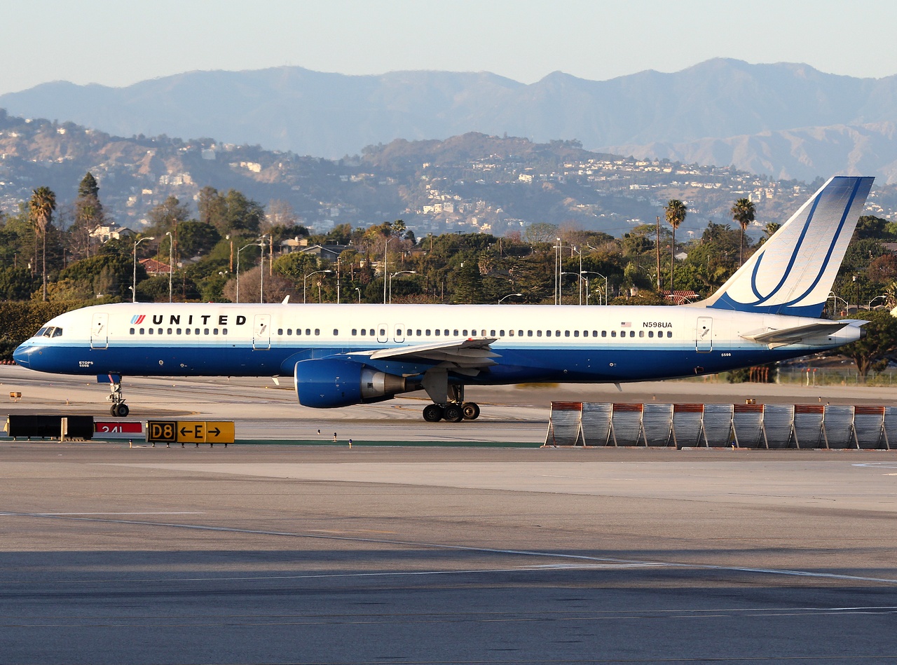 N598UA - 757-222(WL) - United Airlines - LAX - 04-03-2012