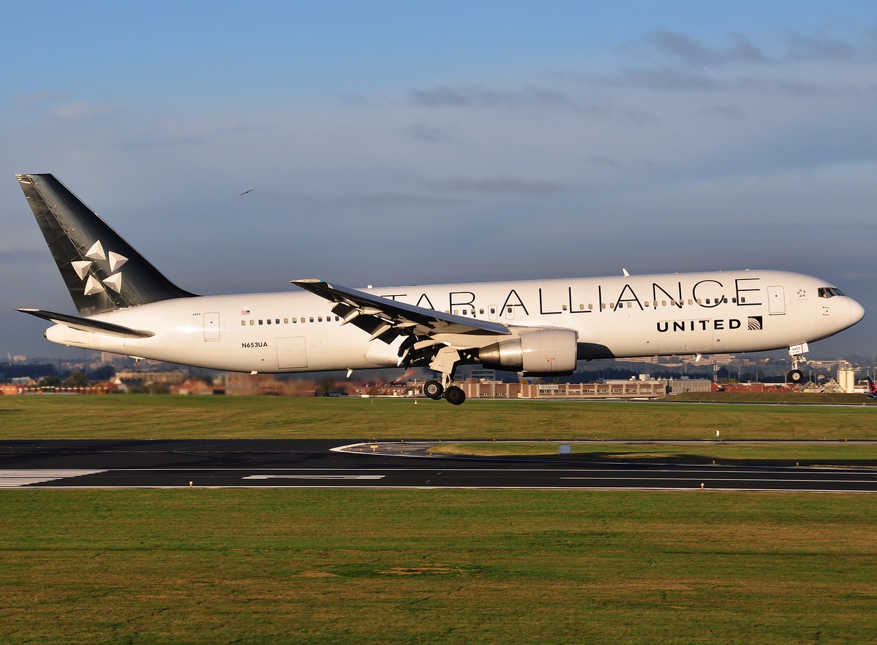 N653UA - 767-322(ER)(WL) - United Airlines - BRU - 27-10-2012