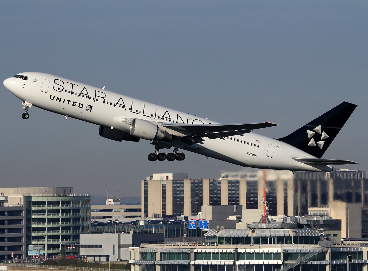 N653UA - 767-322(ER)(WL) - United Airlines - BRU - 28-10-2012