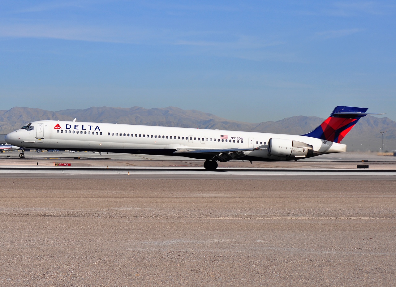 N915DN - MD-90-30 - Delta Air Lines - LAS - 05-03-2012