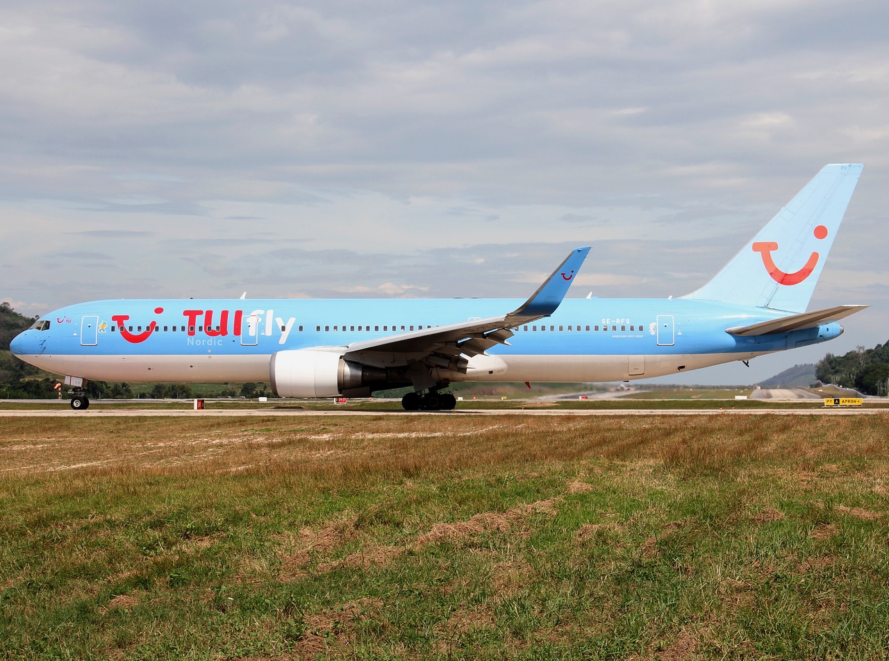 SE-RFS - 767-304(ER)(WL) - TUIFly Nordic - HKT - 29-01-2012