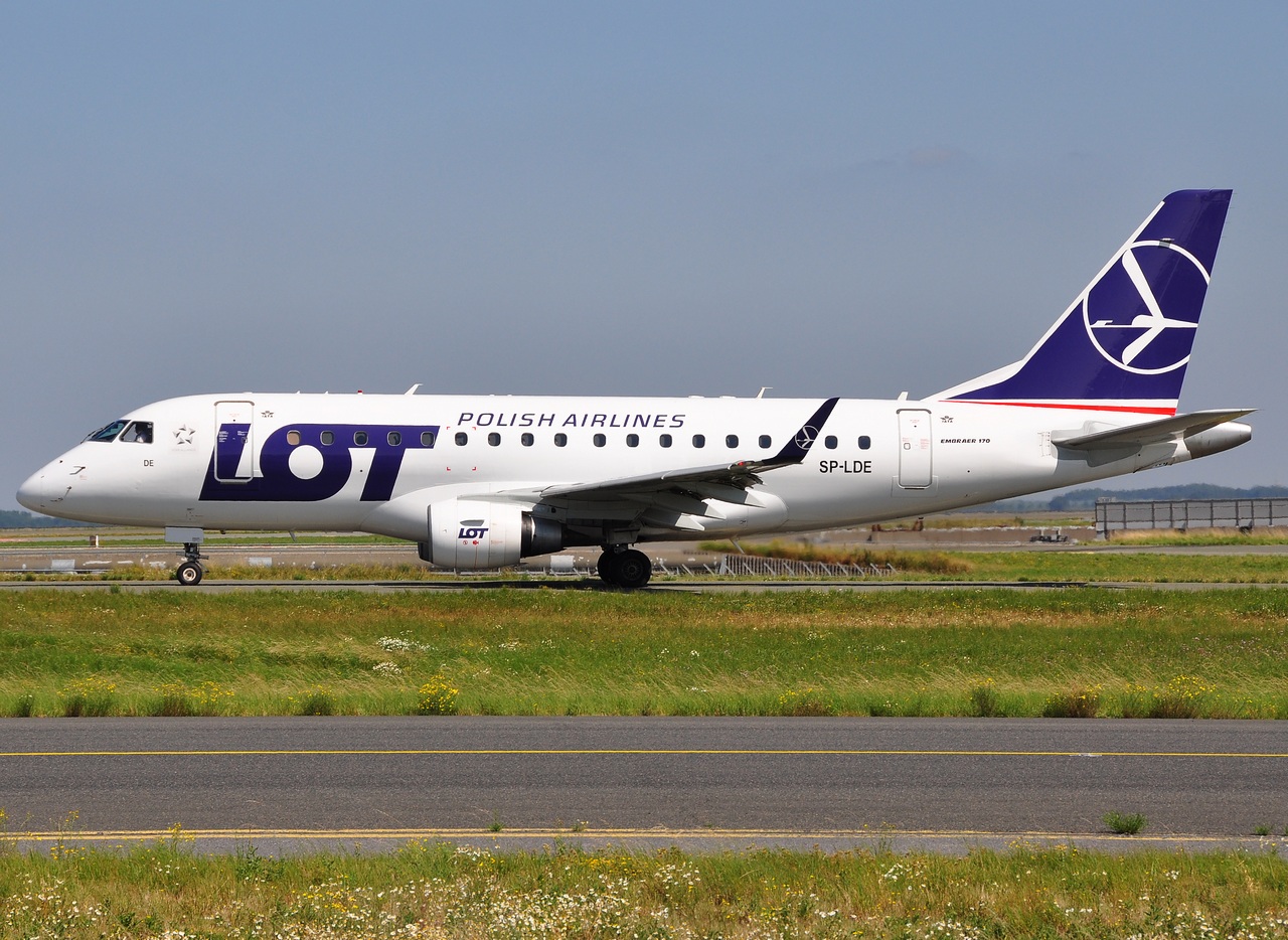 SP-LDE - ERJ-170STD (ERJ-170-100) - LOT _ Polish Airlines - CDG - 10-08-2012