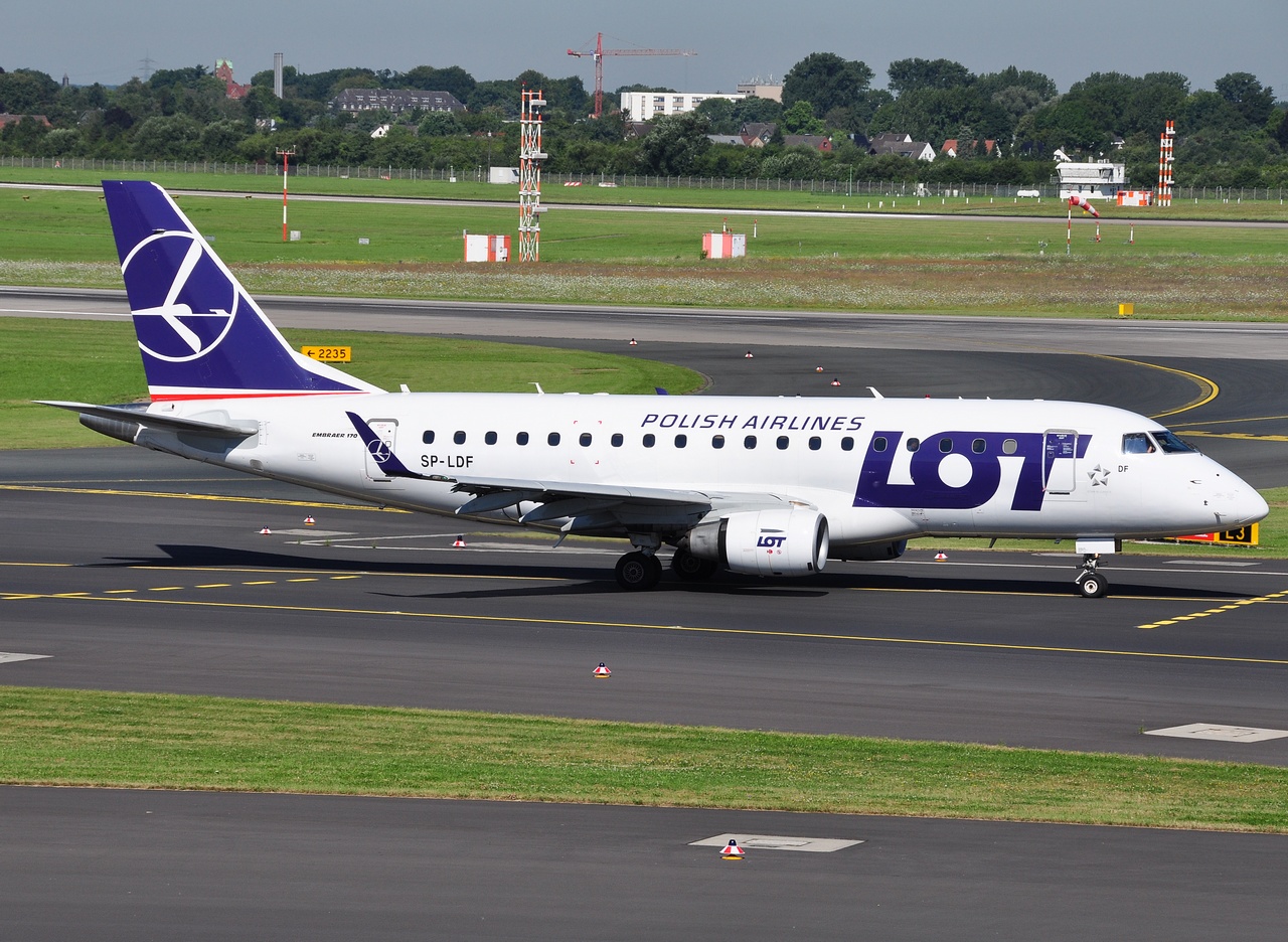 SP-LDF - ERJ-170STD (ERJ-170-100) - LOT _ Polish Airlines - DUS - 01-08-2012