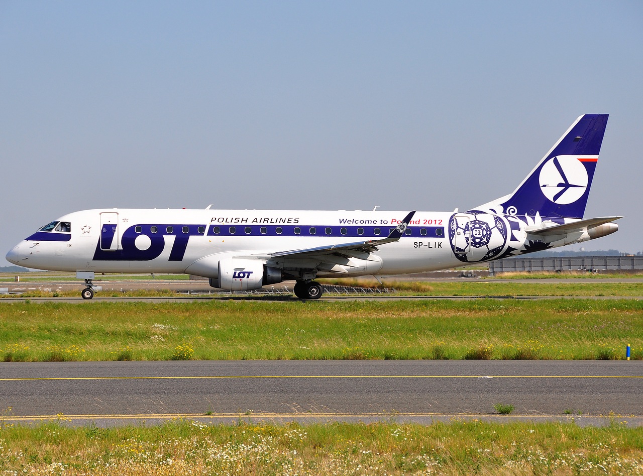 SP-LIK - ERJ-175LR (ERJ-170-200 LR) - LOT _ Polish Airlines - CDG - 10-08-2012