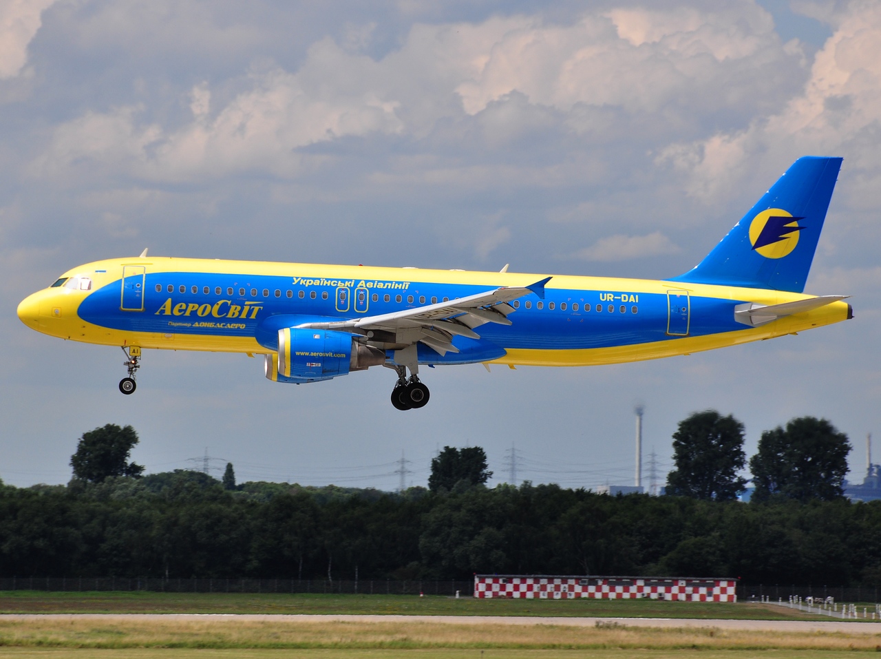 UR-DAI - A320-232 - AeroSvit Airlines - DUS - 07-07-2012